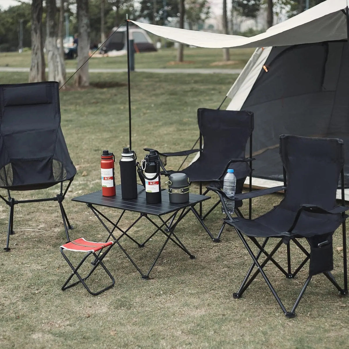 Klappbarer Campingstuhl – Outdoor Angelstuhl Strandstuhl Faltstuhl mit Getränkehalter & Tragetasche Schwarz