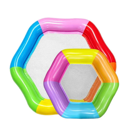 1 Stück Regenbogen-Hexagon aufblasbare Pool-Luftmatratze mit Netz-Sitzfläche, Wasser-Hängematte für Erwachsene, Sommer-Schwimmbad-Luftliege für Partys